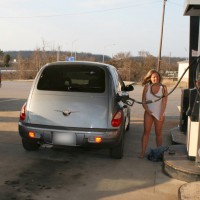 Pic #5 Nude Amateur:&nbsp;Busted At The Gas Station!