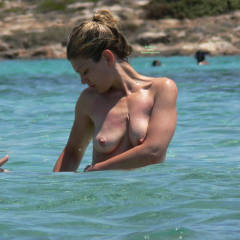 Pic #2 Beach Voyeur:&nbsp;Girls In Greece