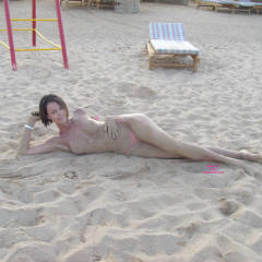 Pic #8 Topless Amateur:&nbsp;On The Beach 2