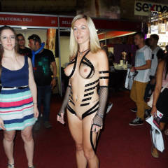 Pic #7 Sexpo - Shaved, Public Place, Blonde, Big Tits, Wife/wives