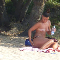 Pic #4 Topless Sardinia - Brunette