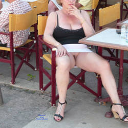 Pic #1 En Vacances - Big Tits, Public Exhibitionist, Flashing, Outdoors, Public Place