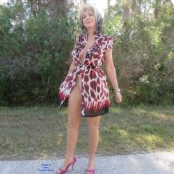 Pic #1 Little Print Dress - Big Tits, High Heels Amateurs, Outdoors, Shaved