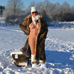 Pic #1 I Love The Cold Snow - Nude Girls, Big Tits, Outdoors, Amateur