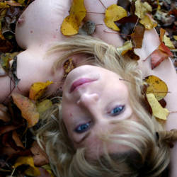 Pic #1 Fall Leaves - Nude Girls, Big Tits, Outdoors, Amateur