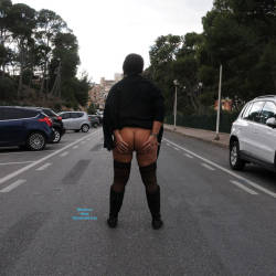 Pic #1 Passeggiando - Pantieless Girls, Big Tits, Public Exhibitionist, Flashing, Outdoors, Public Place, Bush Or Hairy, Amateur