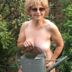 Pic #4 Lady Bee Naked Gardening - Nude Amateurs, Big Tits, Mature, Outdoors