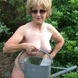 Pic #5 Lady Bee Naked Gardening - Nude Amateurs, Big Tits, Mature, Outdoors