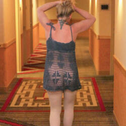 Pic #1 Nikki Hotel Hallway  - Nude Girls, Big Tits, Blonde, Public Exhibitionist, Public Place, Amateur