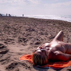 Pic #6 Tanned Milf Exhibitionist - Nude Girls, Big Tits, Outdoors, Shaved, Amateur, Beach