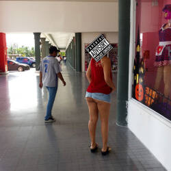 Pic #1 Revolucion En El Super - Pantieless Wives, Public Exhibitionist, Flashing, Public Place, Amateur