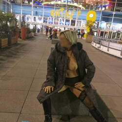 Pic #4 Emois Et Moi - Big Tits, Blonde, Public Exhibitionist, Flashing, Lingerie, Outdoors, Public Place, Amateur