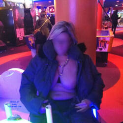 Pic #7 Emois Et Moi - Big Tits, Blonde, Public Exhibitionist, Flashing, Lingerie, Outdoors, Public Place, Amateur