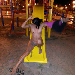 Pic #3 Parque Plaza Del Ganadero - Nude Girls, Brunette, Public Exhibitionist, Outdoors, Small Tits, Shaved, Amateur