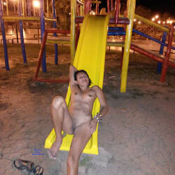 Pic #5 Parque Plaza Del Ganadero - Nude Girls, Brunette, Public Exhibitionist, Outdoors, Small Tits, Shaved, Amateur