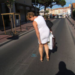 Pic #1 Exhibe En Ville - Pantieless Girls, Big Tits, Public Exhibitionist, Flashing, Outdoors, Public Place, Amateur