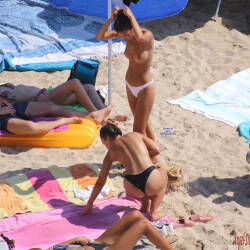 Pic #7 A Wonder In White - Topless Girls, Beach, Big Tits, Brunette, Outdoors, Beach Voyeur