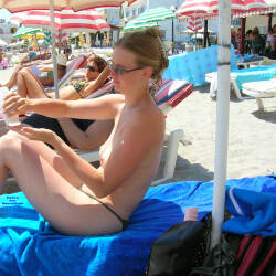 Pic #7 Erika on the beach- Erika in spiaggia