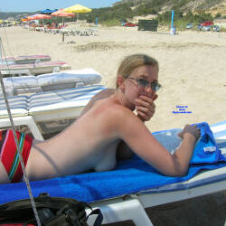 Pic #10 Erika on the beach- Erika in spiaggia