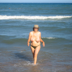 Pic #3 Young m0ther with big boobs on the beach