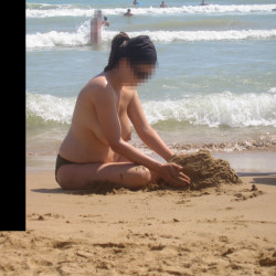 Pic #8 Young m0ther with big boobs on the beach