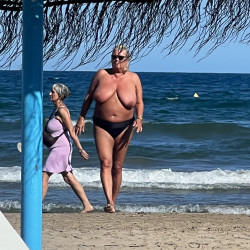 Pic #5 BBW woman on Spanish beach