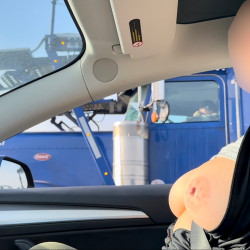 Flashing truckers on I-5